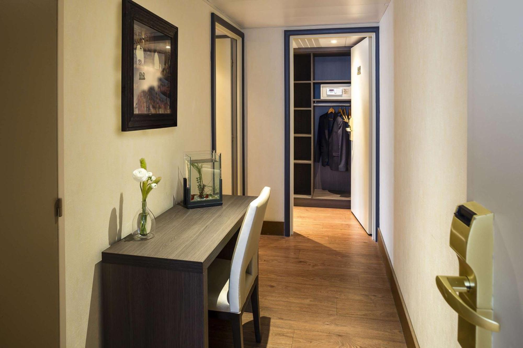 Family Queen Room Two Single Beds